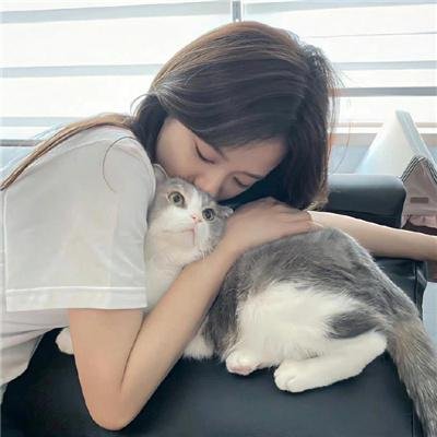 向天真的女生投降